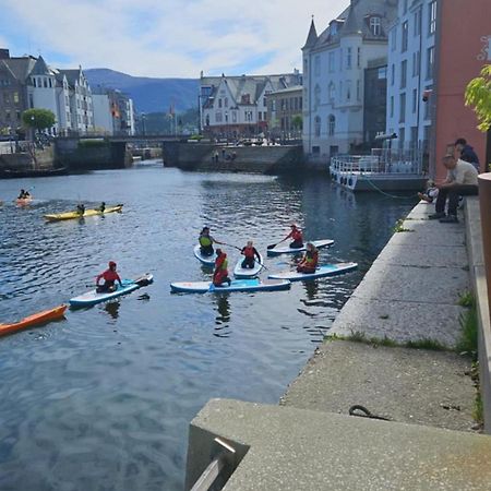 Free Parking Space, 2 Bed Room, Short Walk To Brosundet Ålesund Eksteriør bilde