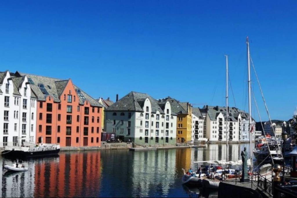 Free Parking Space, 2 Bed Room, Short Walk To Brosundet Ålesund Eksteriør bilde