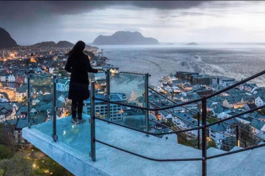 Free Parking Space, 2 Bed Room, Short Walk To Brosundet Ålesund Eksteriør bilde