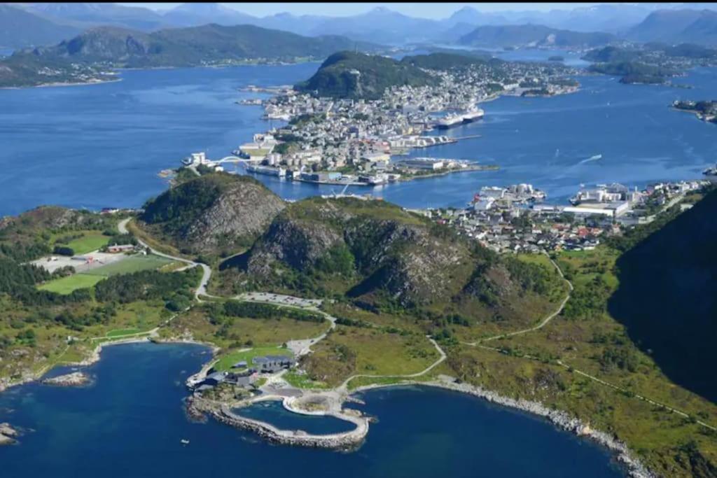 Free Parking Space, 2 Bed Room, Short Walk To Brosundet Ålesund Eksteriør bilde