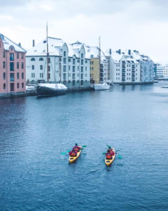 Free Parking Space, 2 Bed Room, Short Walk To Brosundet Ålesund Eksteriør bilde
