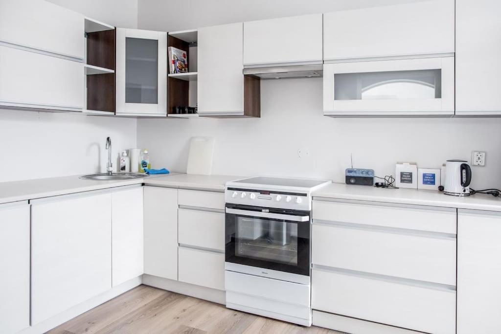Free Parking Space, 2 Bed Room, Short Walk To Brosundet Ålesund Eksteriør bilde